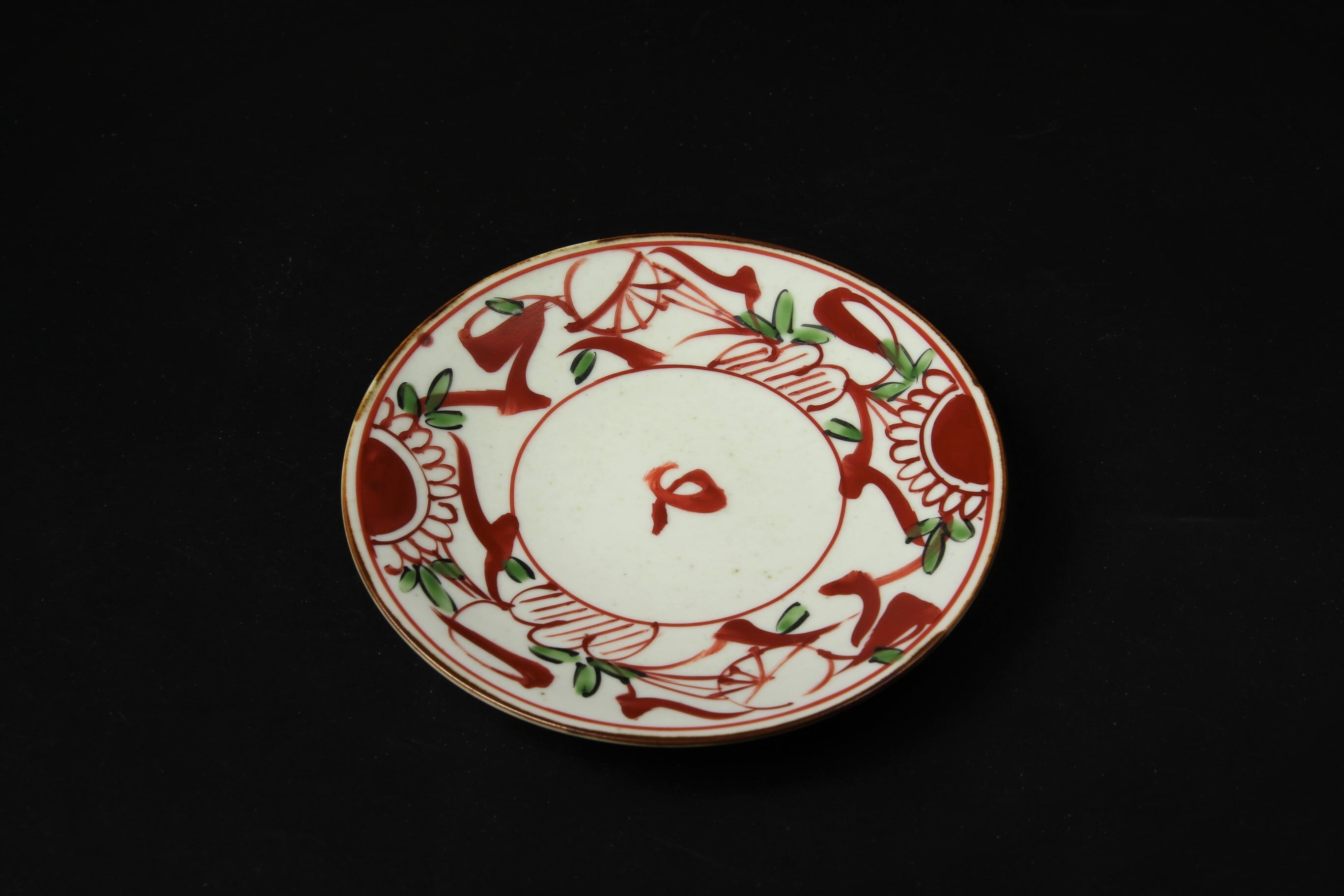 大きな絵皿パート２ 新弥左ヱ門 平皿（小） ゴールド 巻物四君子 – ARITA PORCELAIN LAB