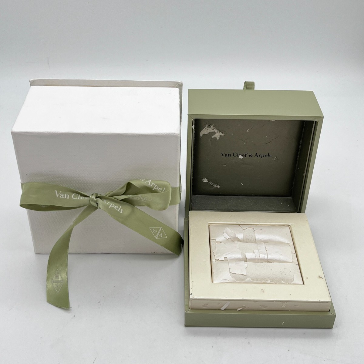 Van Cleef & Arpels genuine Pair Ring Jewelry box case Outer box