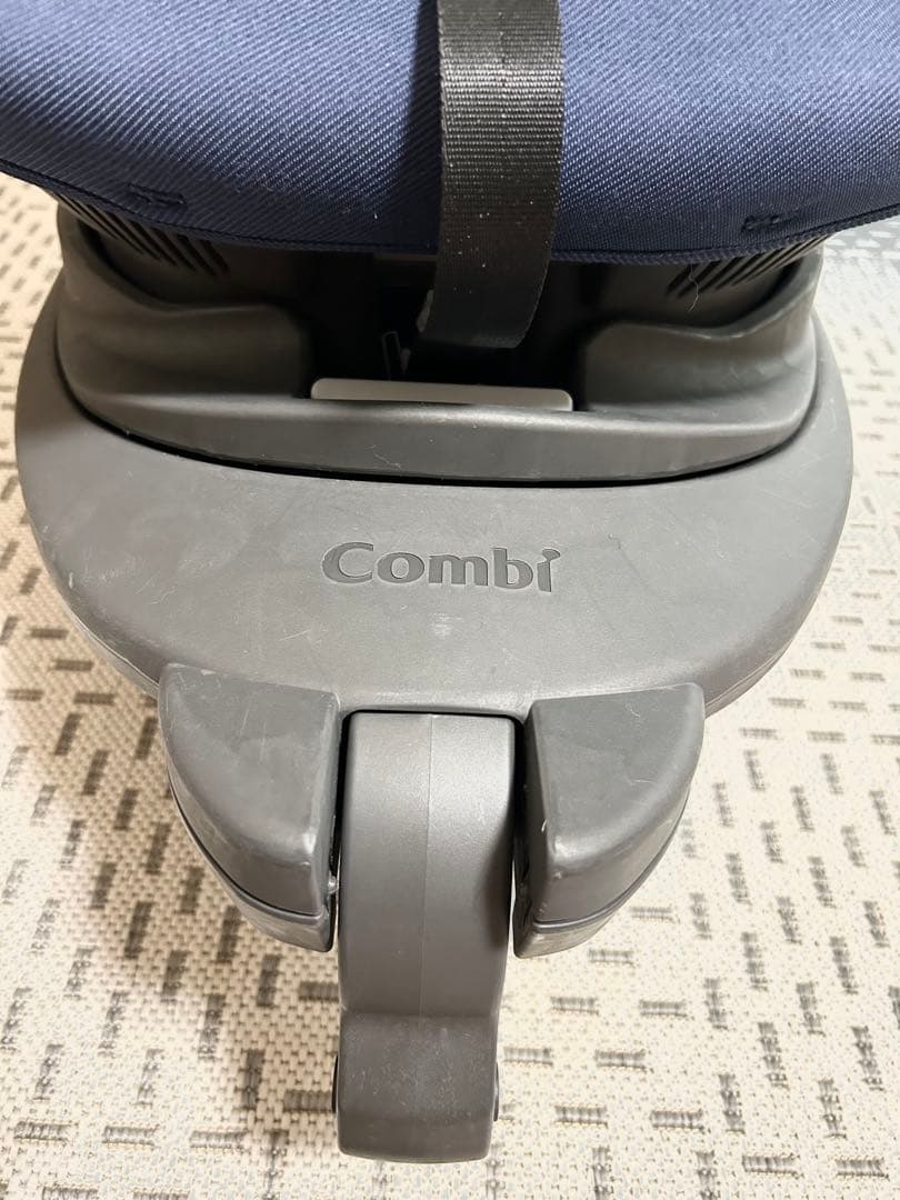 美品 チャイルドシートコンビ THE S ISOFIX ZB-690 ネイビー